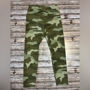 PINK Victoria's Secret Green Camo Woman’s Leggings